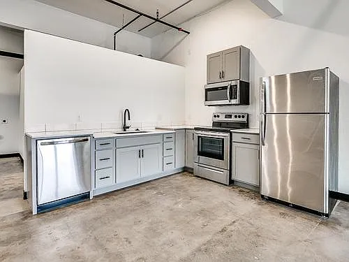 Studio, 1200 sqft, $1,600 — Photo 4