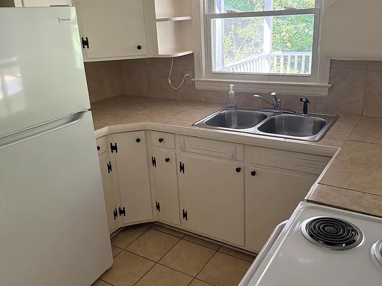 107 Knapp St — Photo 6