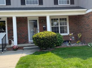 36332 Park Place Dr, Sterling Heights, MI