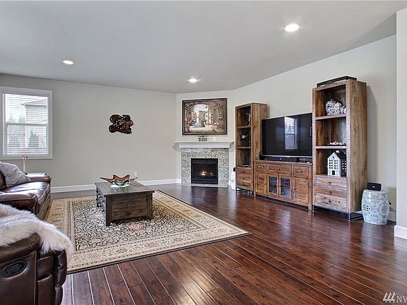 4th image of 18901 Greenwood Pl E