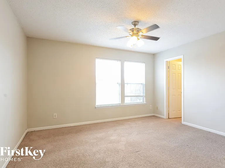 10735 Cyrus Dr — Photo 13