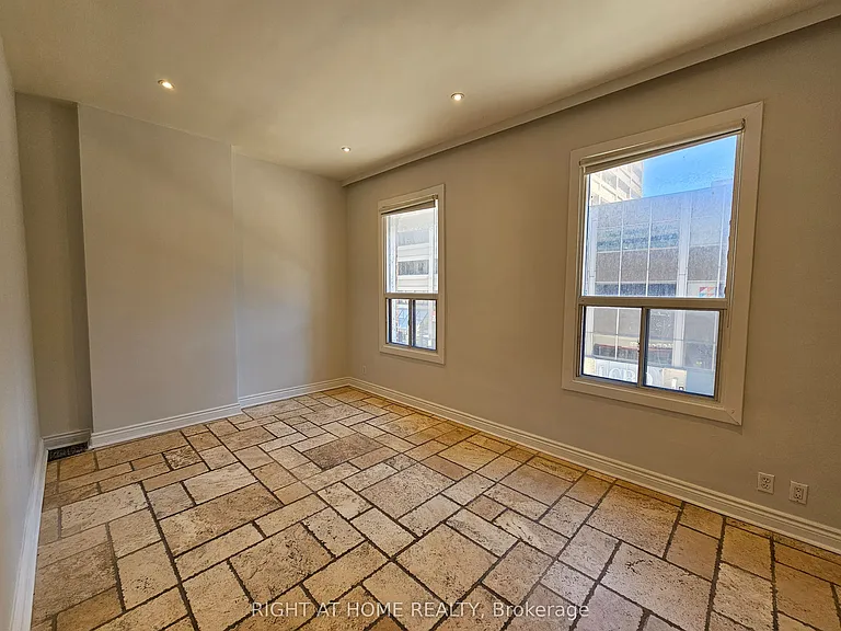 550 Yonge St #3F — Photo 12