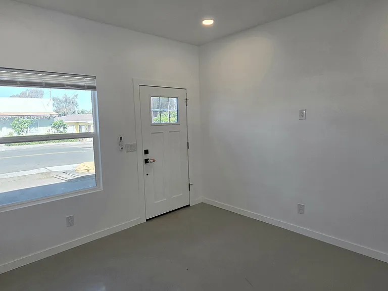2611 Grove St — Photo 6