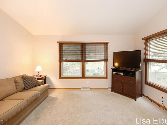 4th image of 1880 Aberdeen St NE
