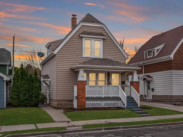 2323 East Falling Heath PLACE, Milwaukee, WI 53207