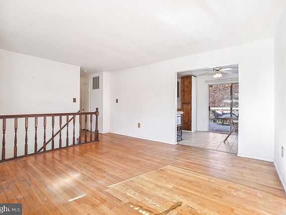 5th image of 3202 Burleigh Ln
