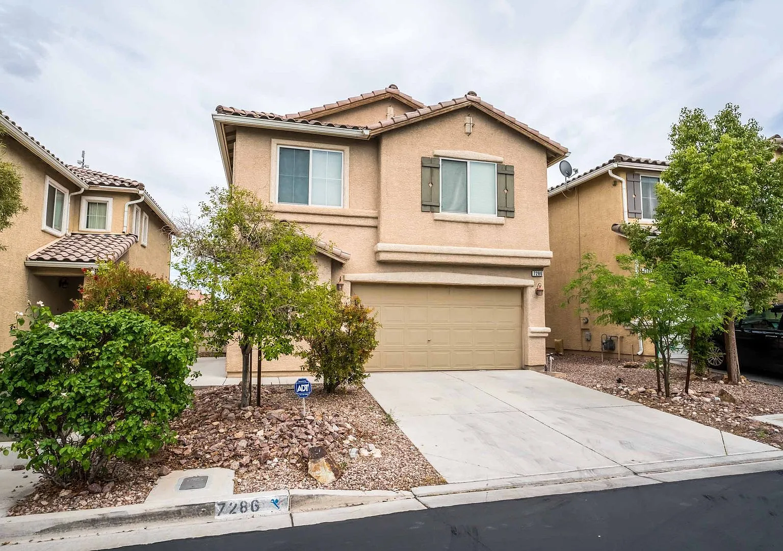 Stunning 4 bedroom property in the vibrant city of Las Vegas! — Photo 1