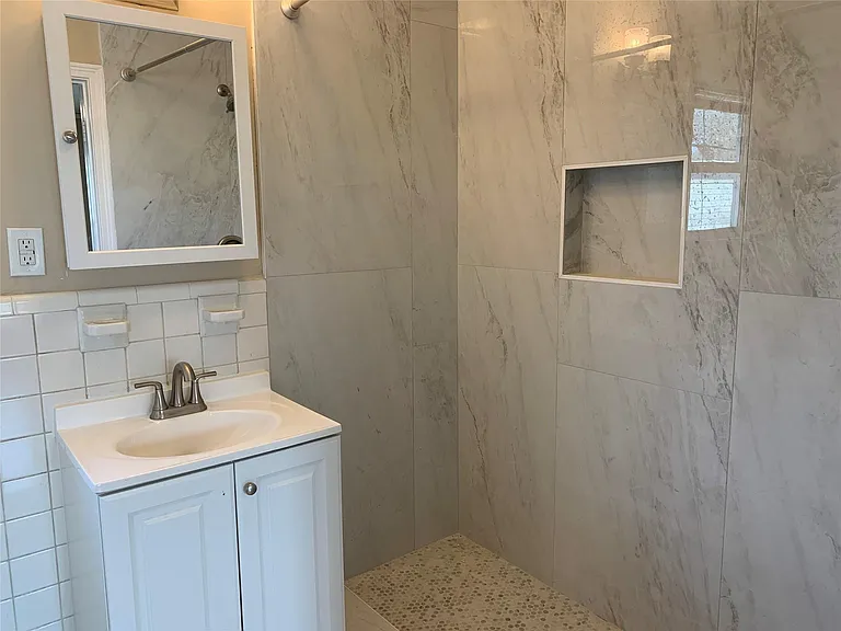 307 Avondale St #1.5 — Photo 14