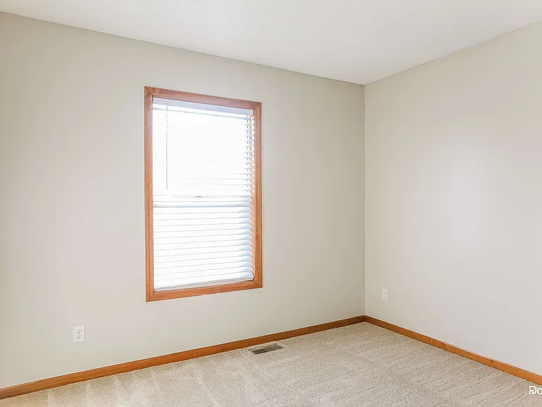 16402 Speaker Ave — Photo 10
