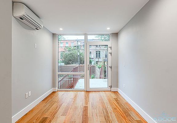 5th image of 682 Hancock St #1