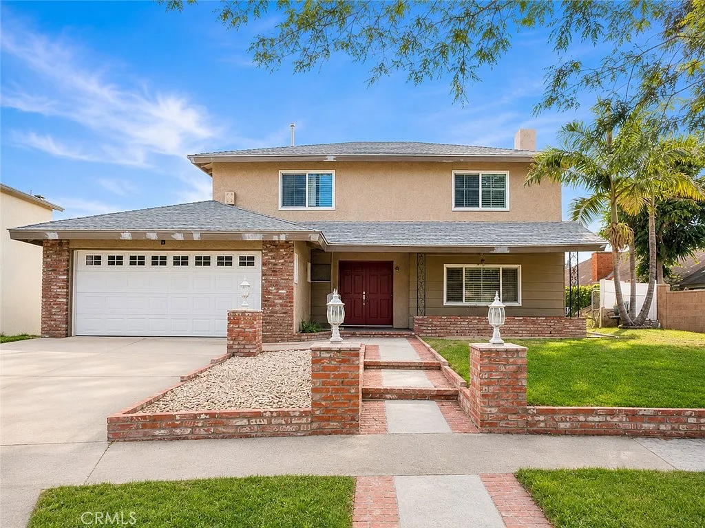 4 bed, 2203 sqft, $5,600 — Photo 1