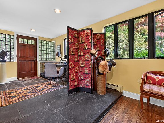 3rd image of 2055 Quaker Ridge Road