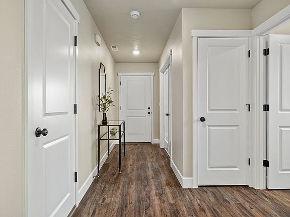 5th image of 1018 NW Varnish Ln