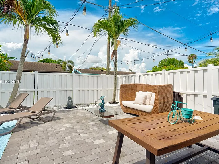 11370 NW 46th Pl — Photo 7