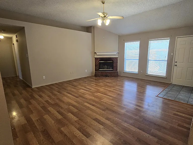 8028 Clear Brook Cir — Photo 6