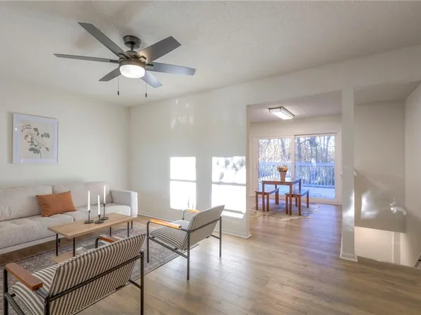 5405 NE San Rafael Dr, Kansas City, MO 64119