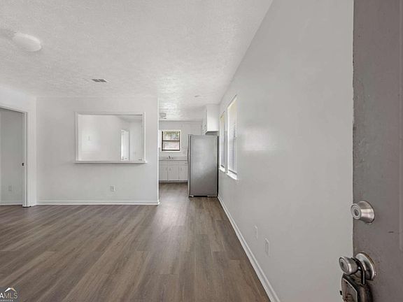 3rd image of 233 Tanglewood Dr #B