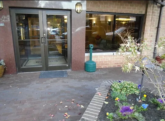 Rented by 18 REALTY | media 2