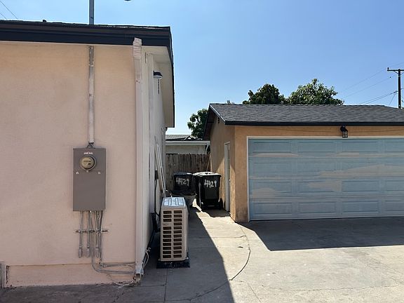 3rd image of 4429 E 56th St