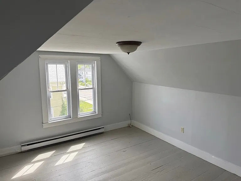 88 Roxbury St #3 — Photo 4