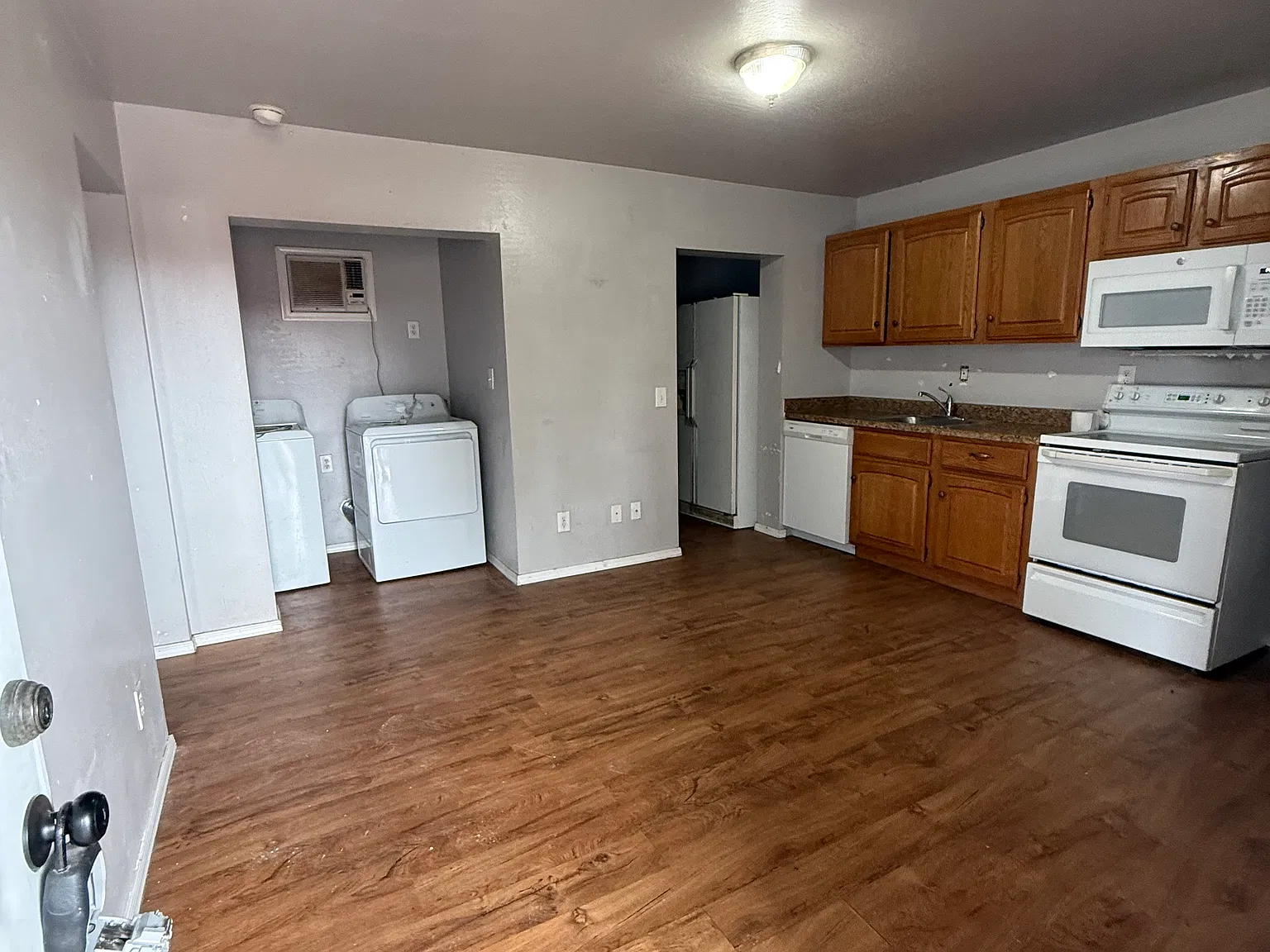 902 1/2 W Hopi Dr — Photo 4