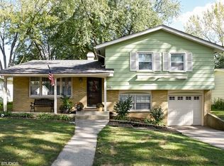 1319 Blackhawk Dr, Elgin, IL 60120