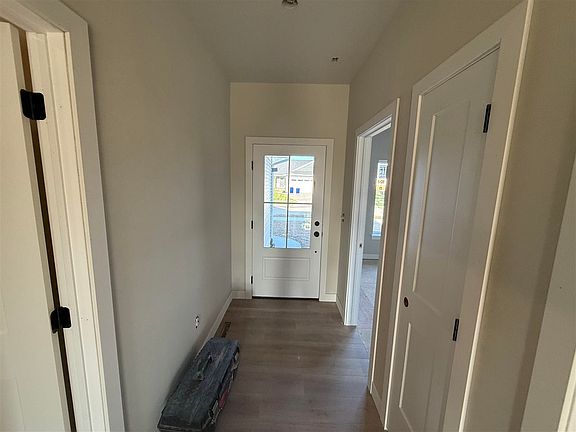 4th image of 100 Kinsey St