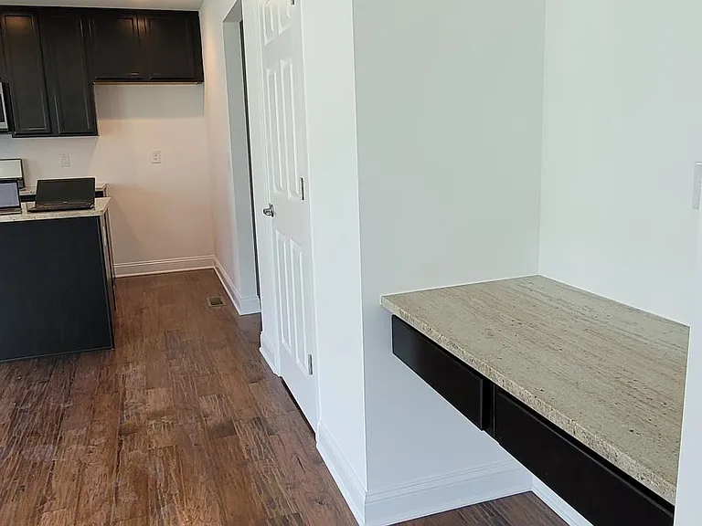 1304 Lexington Mews #1304 — Photo 3