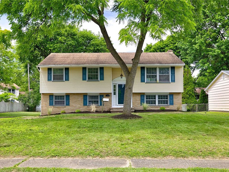 1st image of 37 Ledgewood Cir