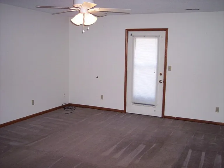 807 Foster Ln — Photo 2
