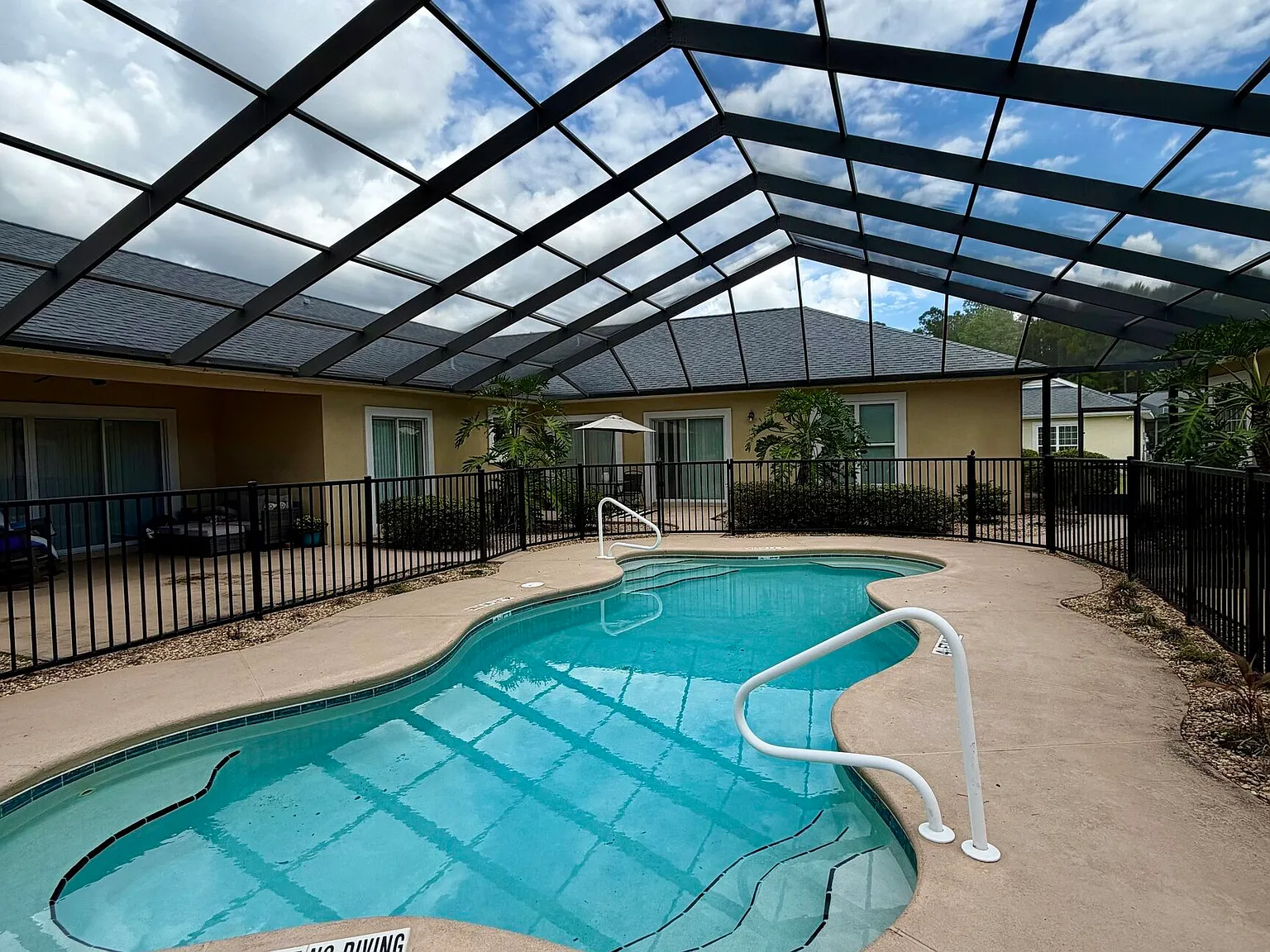 2 bed, 2.0 bath, 1502 sqft, $1,750 — Photo 2