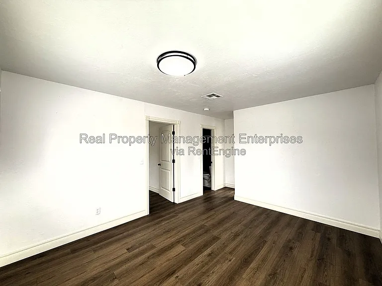 418 S Main Ave — Photo 9