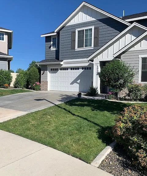1725 E Bellalucca Ln — Photo 1