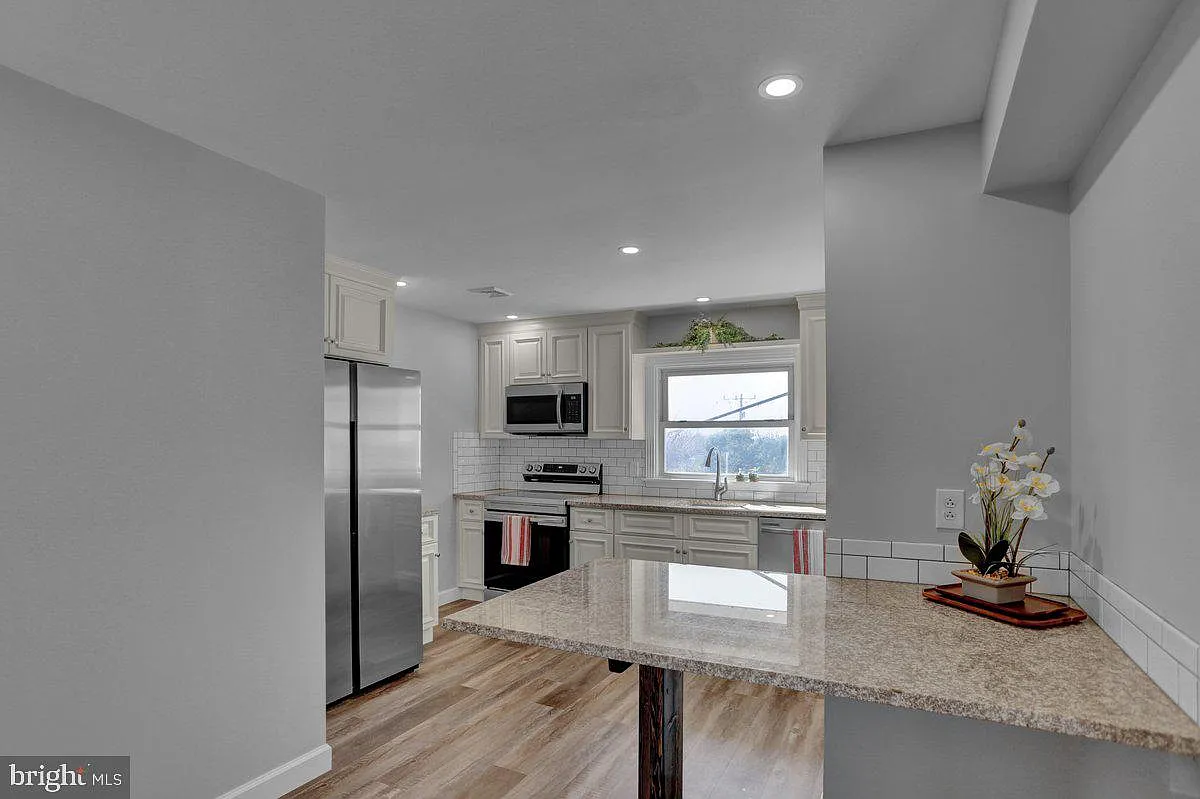 2 bed, 980 sqft, $1,895 — Photo 2
