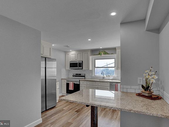 2nd image of 933 N Hanover St APT 2