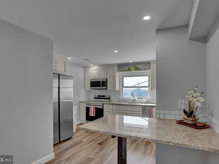 933 N Hanover St #2 — Photo 2