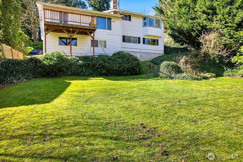 4th image of 4712 44th Avenue S