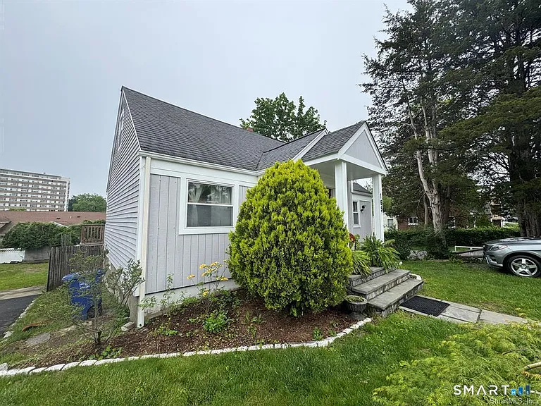 165 Greenfield Dr — Photo 5