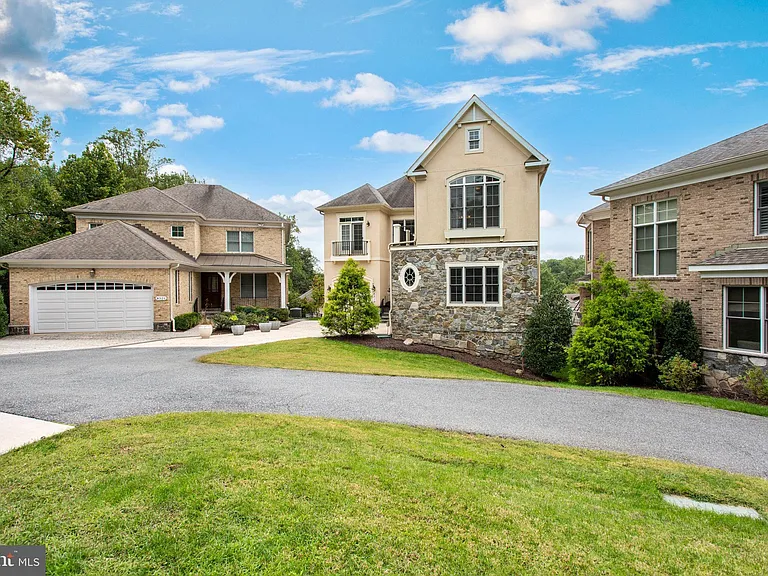 8319 Quarry Manor Ter — Photo 2