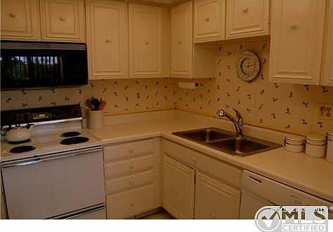 5th image of 3050 Presidential Way APT 303
