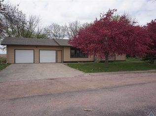 551 1st St, Chancellor, SD 57015