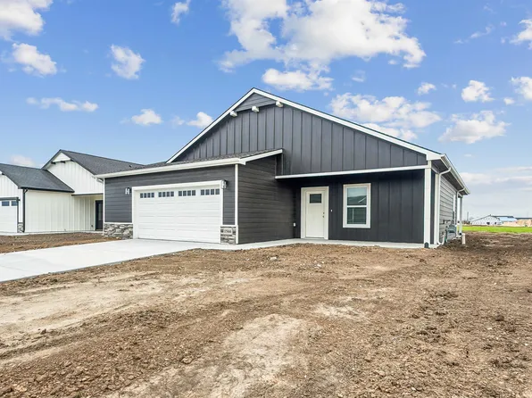 1566 N Emerald Valley Dr, Mulvane, KS 67110