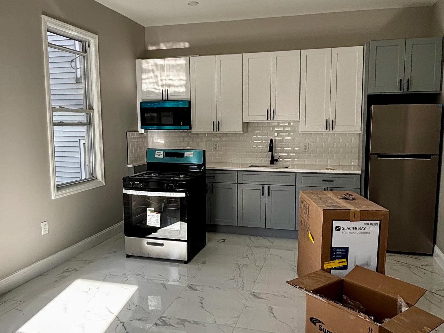 3 bed, 1200 sqft, $2,995 — Photo 3