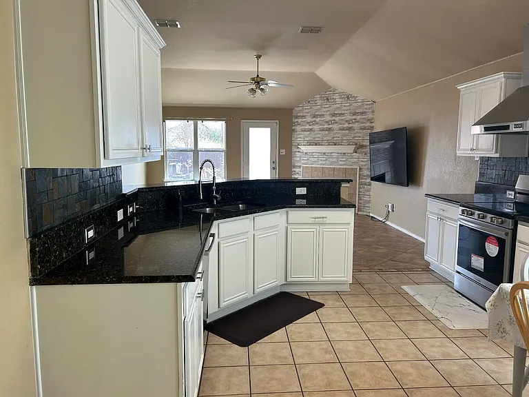 12112 Lamington Dr — Photo 9