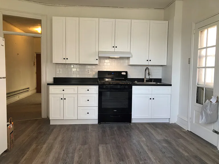 627 W Main St #2 — Photo 2