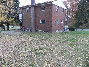 3rd image of 211 Pamela Dr
