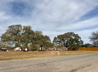 402 W Dilley LOT 2, Devine, TX 78016