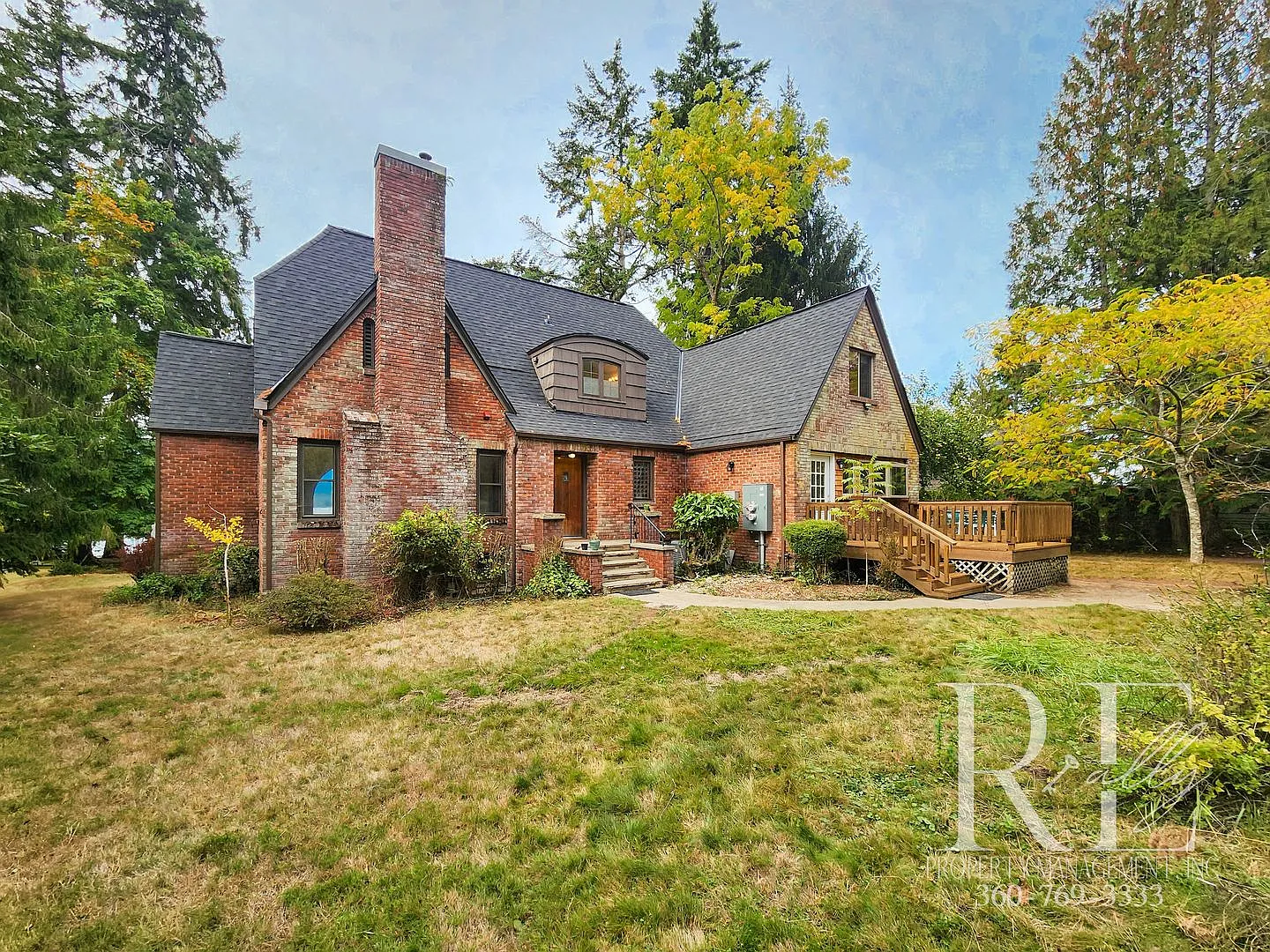 Waterfront Tudor | Private, Vintage Charm — Photo 3