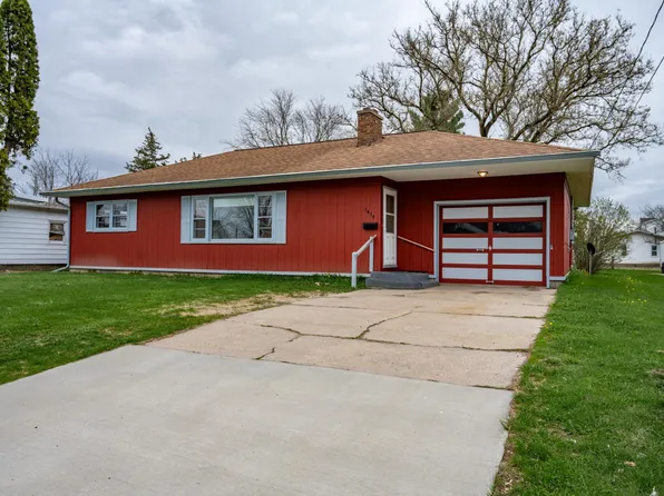 1414 Academy St, Elroy, WI 53929
