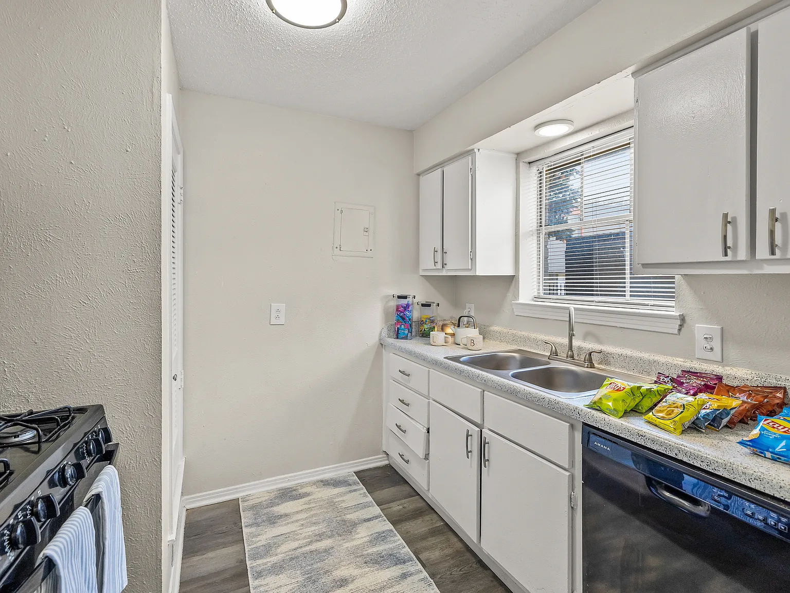 La Bella Apartments — Photo 1